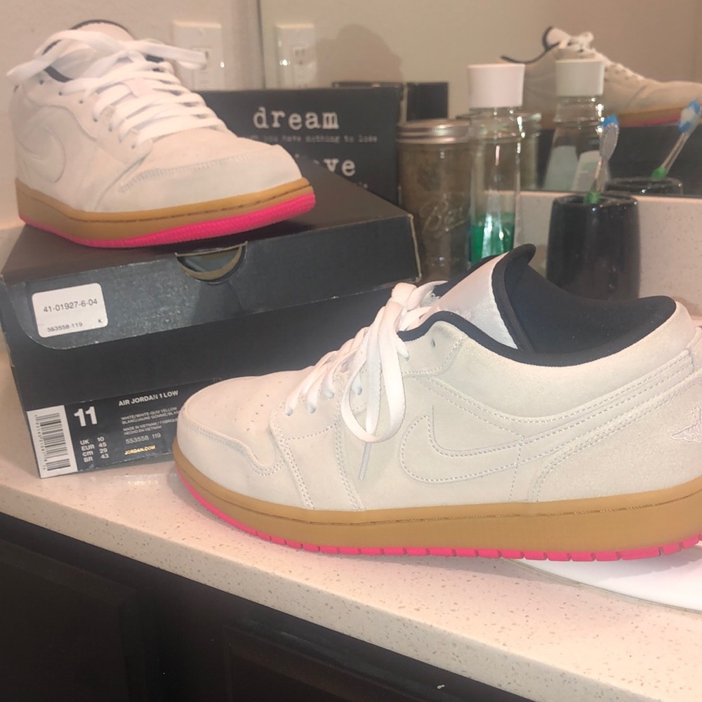 Jordan 1 Low “Hyperpink”